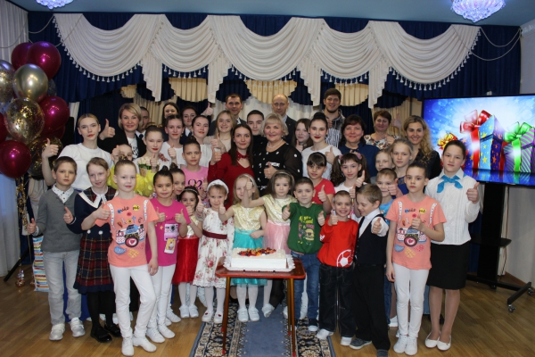 Сотрудники следственного управления СК России по Ульяновской области поздравили «Дом детства» со 102-летним юбилеем
