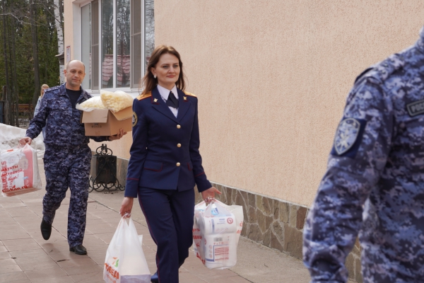 В Ульяновске сотрудники Следственного комитета России оказали гуманитарную помощь эвакуированным жителям Белгородской области