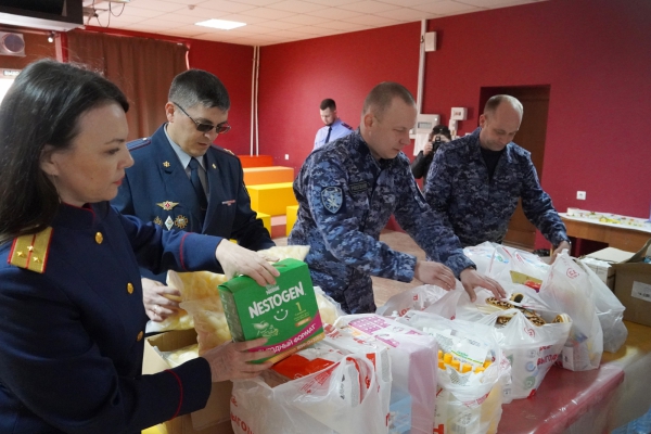 В Ульяновске сотрудники Следственного комитета России оказали гуманитарную помощь эвакуированным жителям Белгородской области