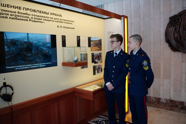 Сотрудники следственного управления по Ульяновской области и кадеты СК России посетили историко-документальную выставку