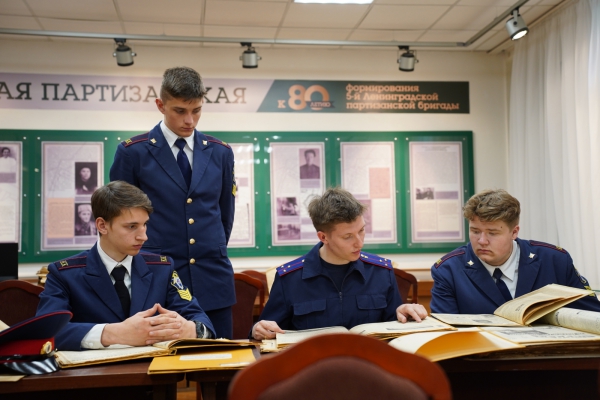 В Новгородской области следователи и ульяновские кадеты СК России продолжают поисковую работу в архивах