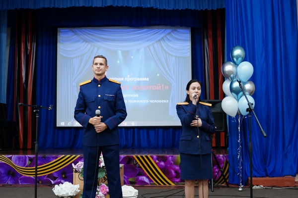 В Ульяновске офицеры и кадеты СК России поздравили постояльцев подшефного геронтологического центра «Забота» с Международным днем пожилого человека