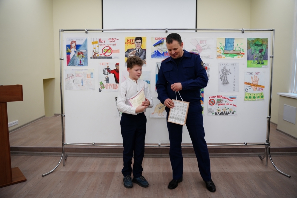 В следственном управлении СК России по Ульяновской области награждены участники конкурса детских рисунков