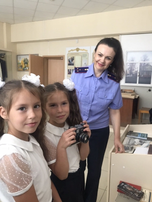 Сотрудники ульяновского следственного управления СК России поздравили первоклассников с началом учебного года