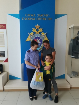 В Ульяновске сотрудники следственного управления приняли участие во всероссийской акции «Собери ребенка в школу»