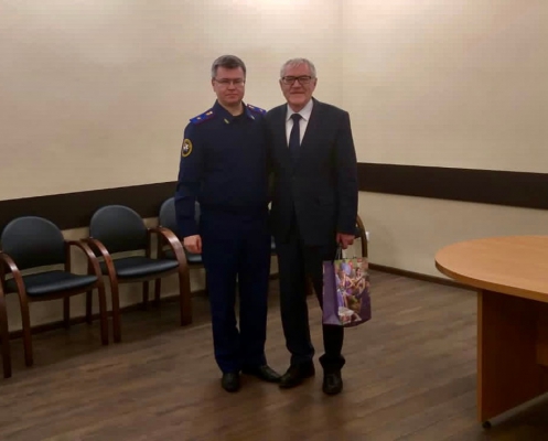 Руководитель ульяновского управления СКР Сергей Михайлов поздравил с днем рождения ветерана следственных органов