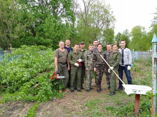 В Ульяновске офицеры СК России привели в порядок могилы участников Великой Отечественной войны