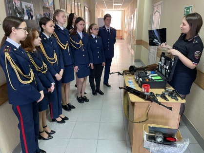 В Ульяновске кадеты СК России ознакомились с работой экспертно-криминалистического центра