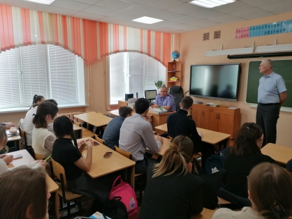 Следователи ульяновского управления СК России провели правовые уроки со школьниками