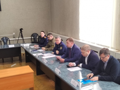 В Ульяновске руководитель следственного управления совместно с заместителем председателя Правительства области провел встречу с дольщиками